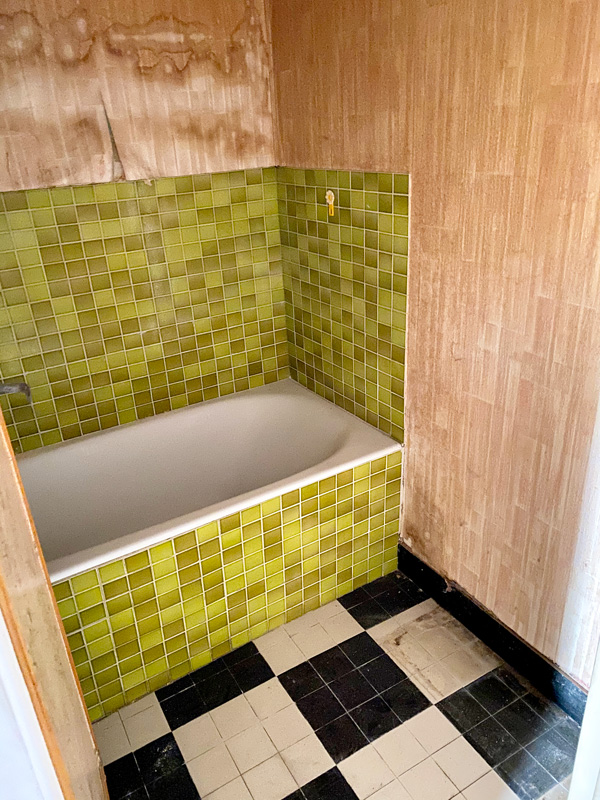 salle-de-bain-avant-travaux-renovation